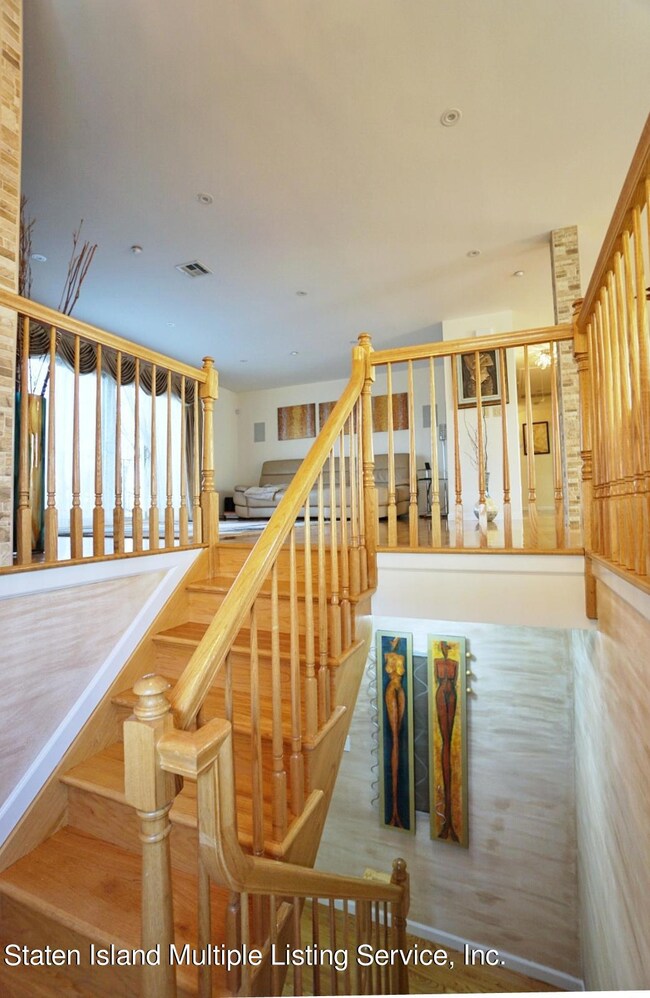 (3) LIVING ROOM ENTRY