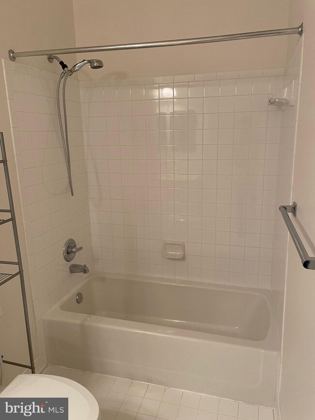 7871 Rolling Woods Ct unit 403, Springfield, VA 22152 - photo 7