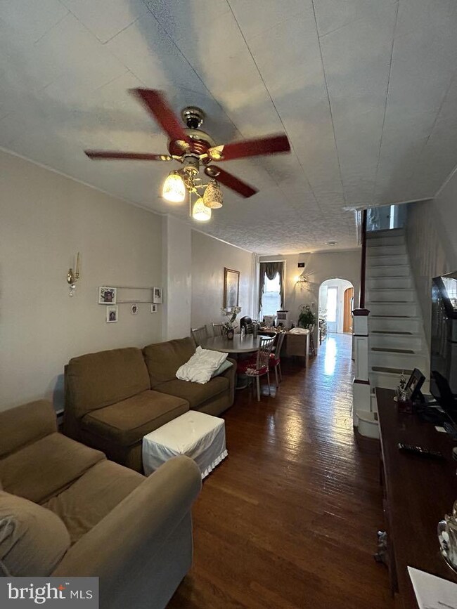 1142 Locust St, Reading, PA 19604 - photo 7