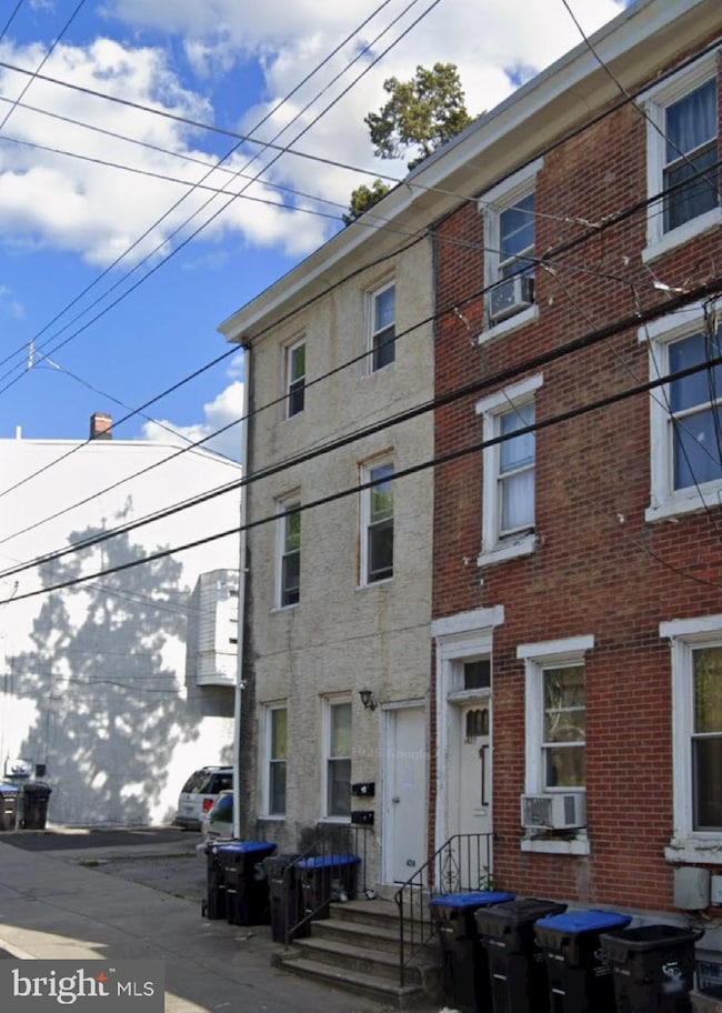 424 E Marshall St, Norristown, PA 19401 - photo 2