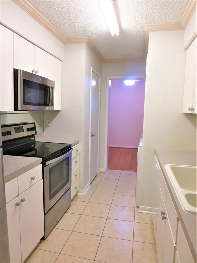 1385 Country Place Dr, Houston, TX 77079 - photo 7