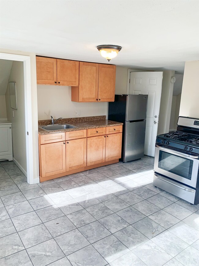 70 Chestnut St, Nashua, NH 03060 - photo 6