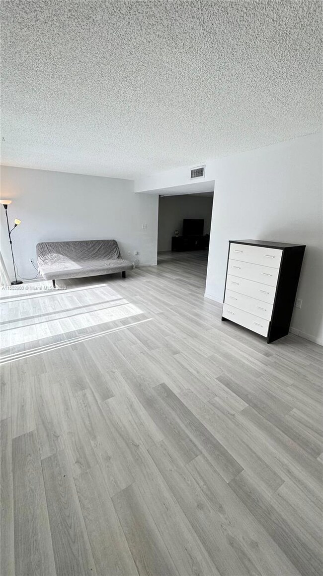 15460 SW 82nd Ln unit 403, Miami, FL 33193 - photo 4