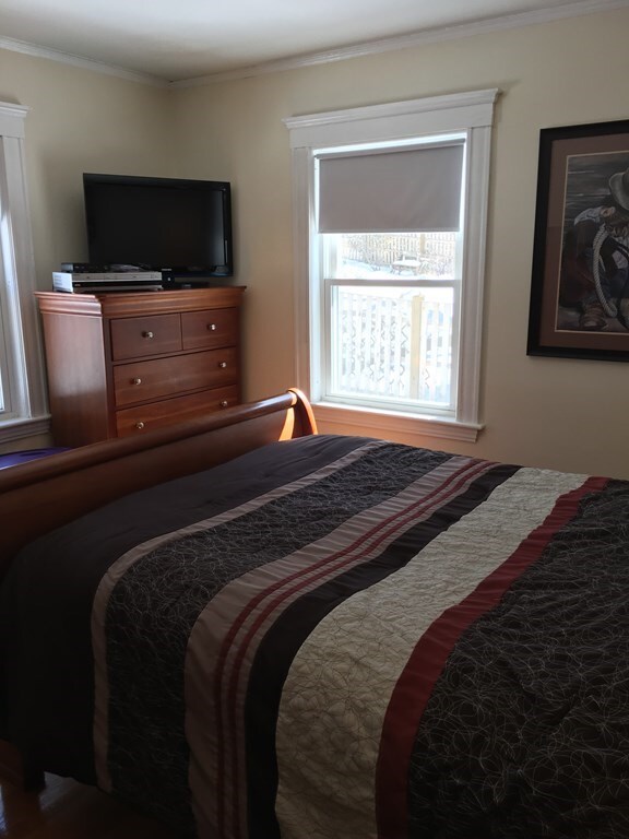 637 Lagrange St, West Roxbury, MA 02132 - photo 7