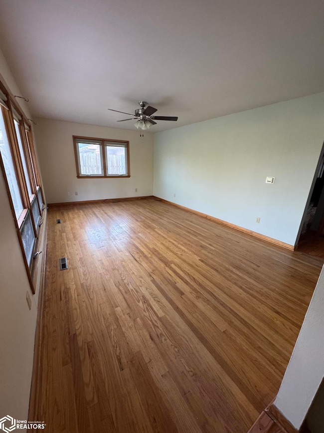 902 Plum St, Atlantic, IA 50022 - photo 3