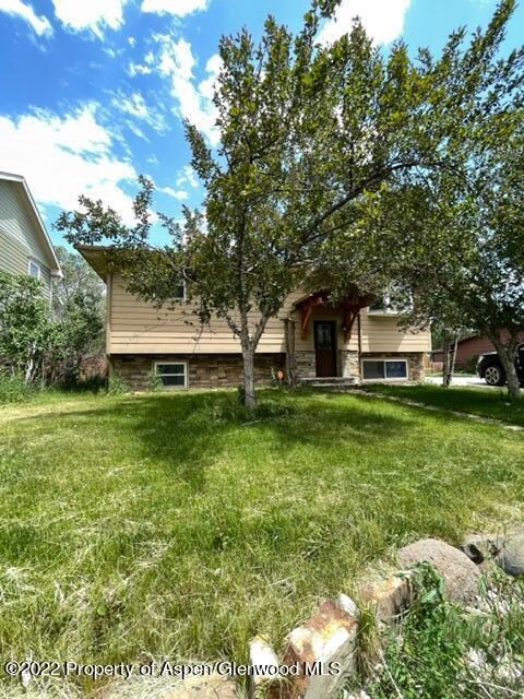 857 Washington St, Craig, CO 81625 - photo 2