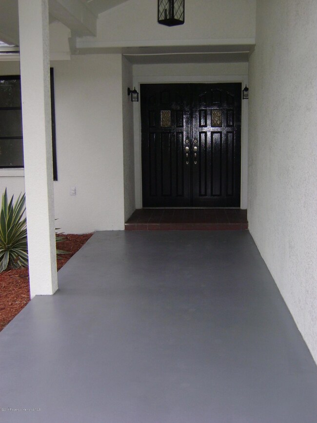 1404 Laurel Entry