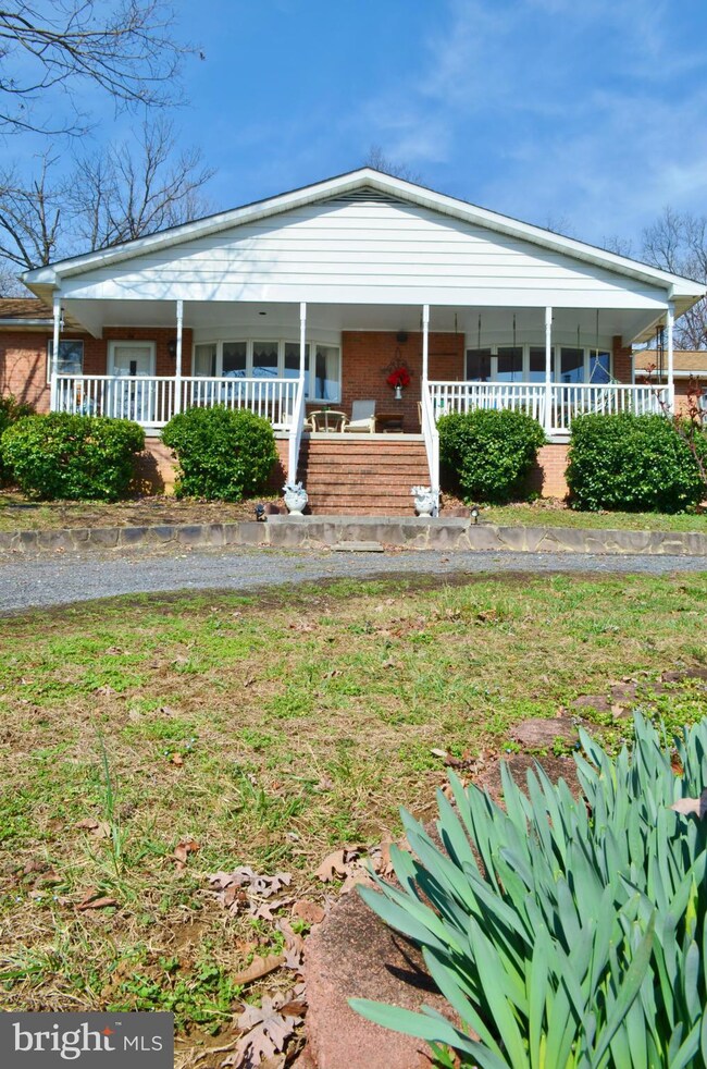 77 Sunflower Ln, Strasburg, VA 22657 - photo 2