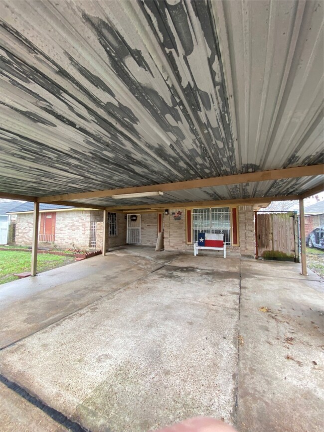 2223 Twinbrooke Dr, Houston, TX 77088 - photo 2