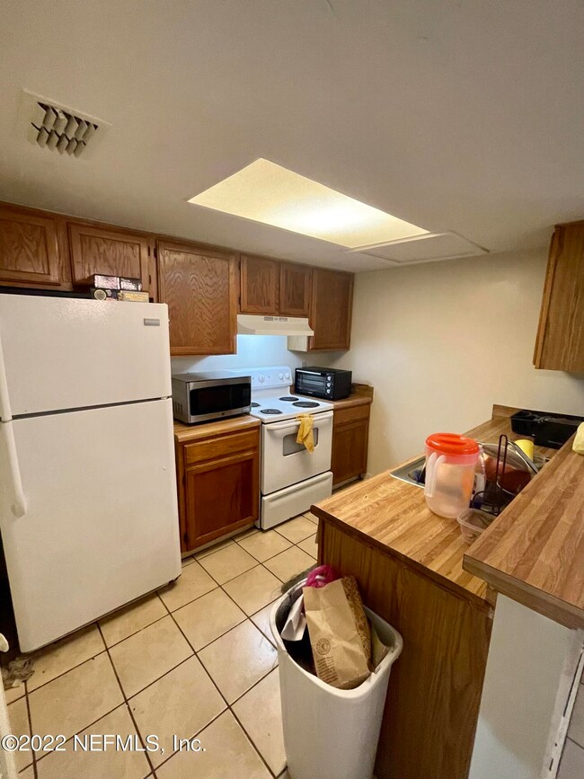 7628 Jana Ln N, Jacksonville, FL 32210 - photo 4