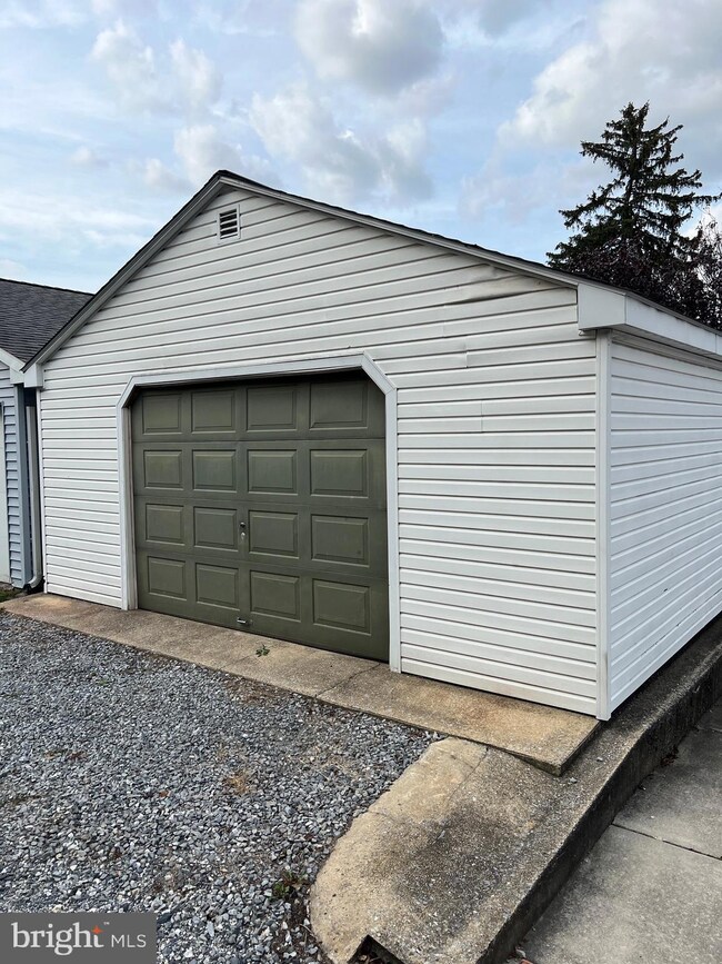10 Lumber St, Mount Joy, PA 17552 - photo 6