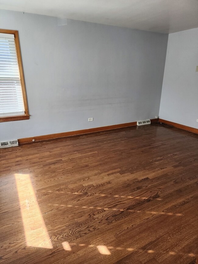 4612 Scott St, Schiller Park, IL 60176 - photo 4