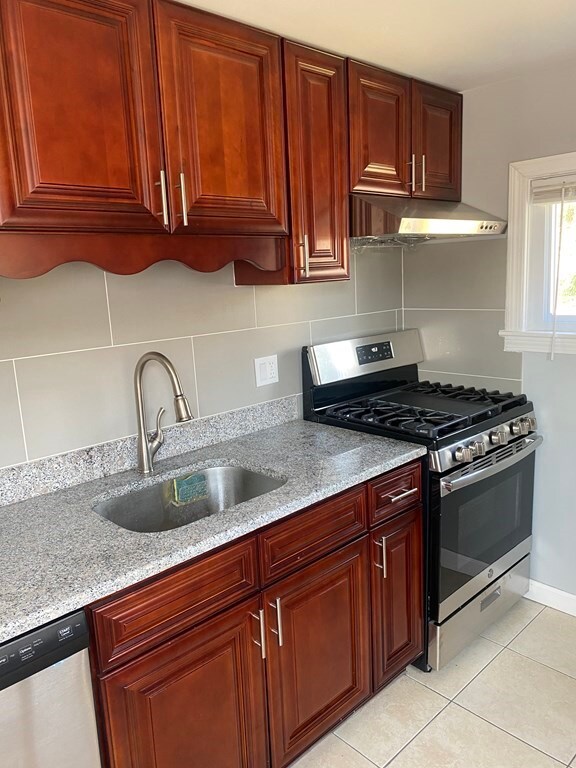 68 Beach St unit 1, Quincy, MA 02170 - photo 2