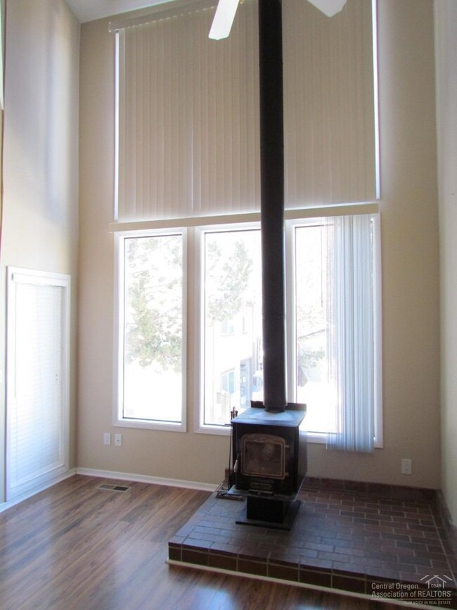 2153 NW Hill St unit 4, Bend, OR 97703 - photo 5