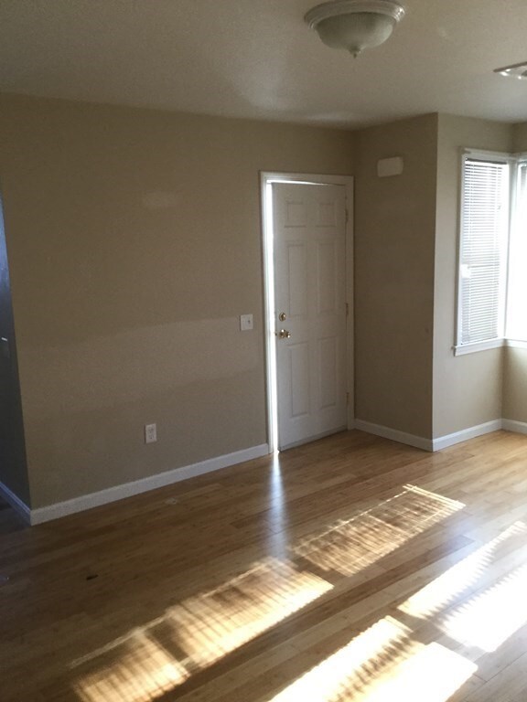 186 Hood St unit 1, Fall River, MA 02720 - photo 2