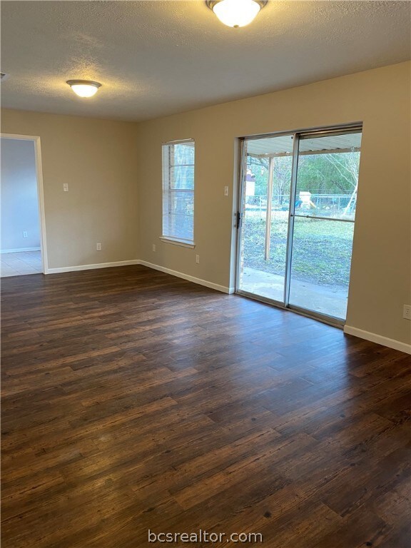 3205 Red Robin Loop, Bryan, TX 77802 - photo 6