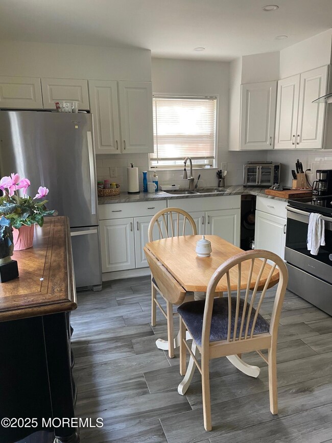 518 Petunia Ln N, Whiting, NJ 08759 - photo 4