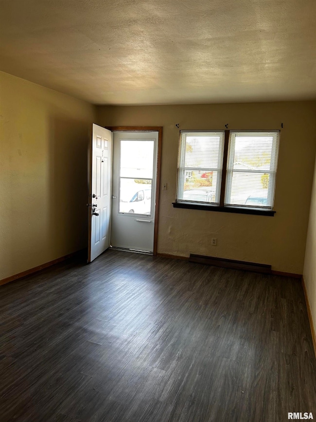 1102 Oxford Ave unit 7, Pekin, IL 61554 - photo 3