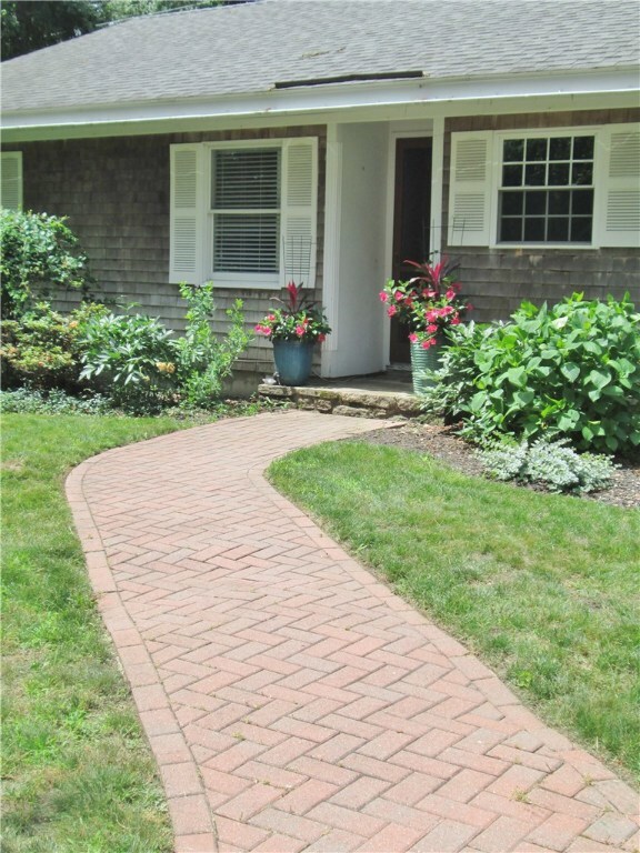 72 Benefit Rd, Wakefield, RI 02879 - photo 3