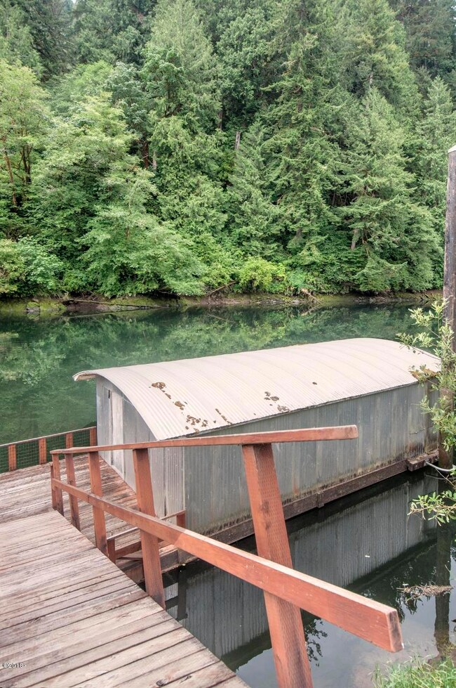 Boathouse (850x1280)