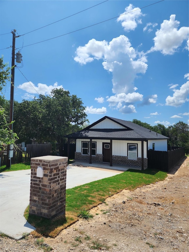 1305 Phoenix Ct, Granbury, TX 76048 - photo 2
