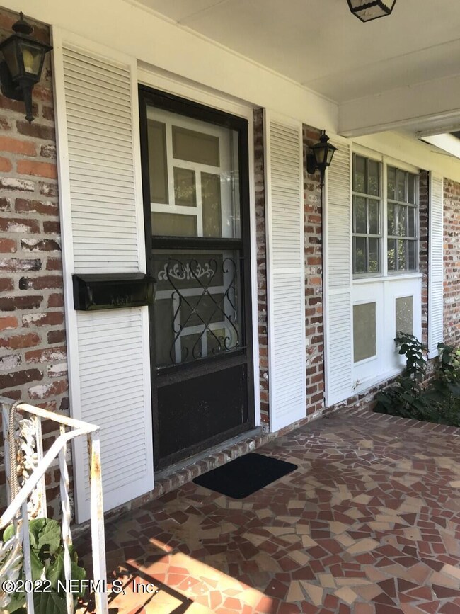 1653 Londonderry Ct, Jacksonville, FL 32210 - photo 6