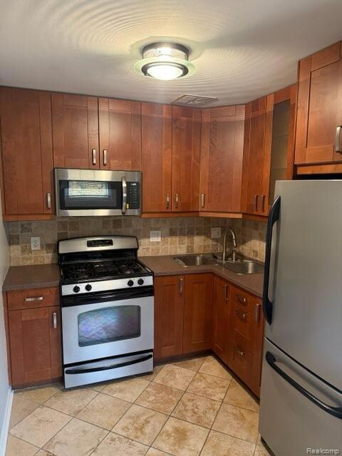 2503 W 13 Mile Rd, Royal Oak, MI 48073 - photo 4