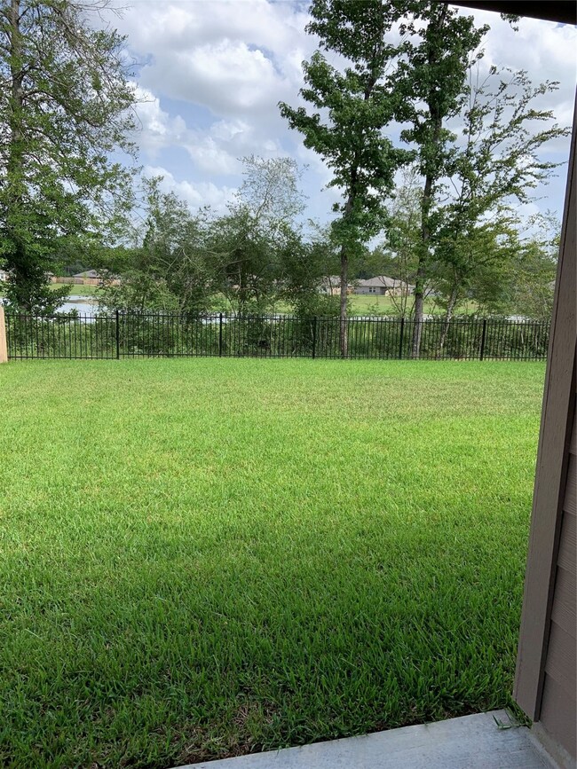 9855 Laurel Lake Dr, Conroe, TX 77384 - photo 2