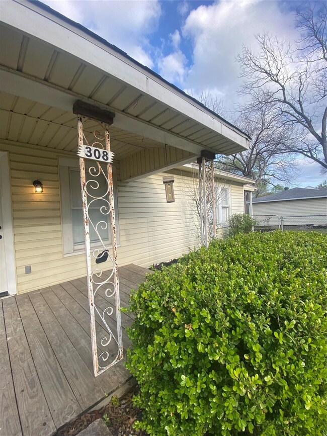 308 N Shawnee St, Ennis, TX 75119 - photo 6