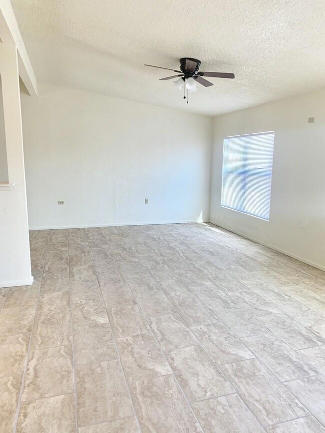 8265 Broadway Dr, El Paso, TX 79915 - photo 6