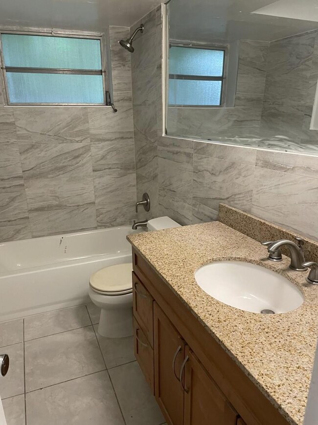 1518 Grant St unit 1, Hollywood, FL 33020 - photo 3