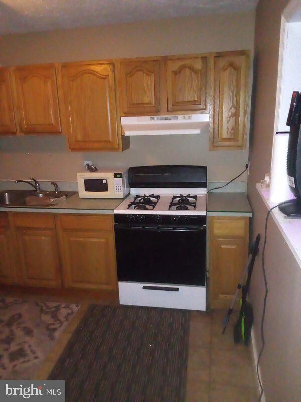 572 Compass Rd E, Middle River, MD 21220 - photo 2