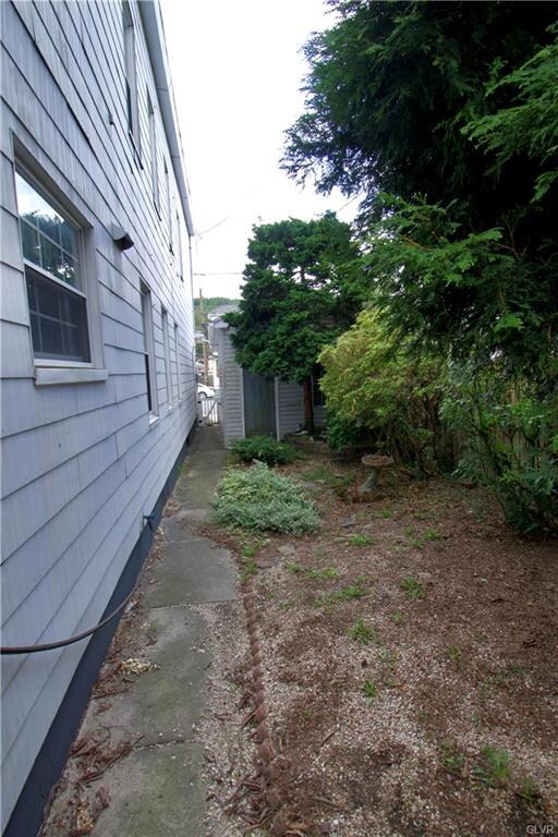 113 W Patterson St, Lansford, PA 18232 - photo 4