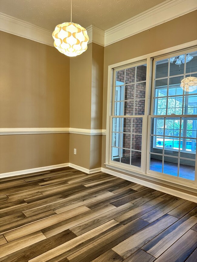 Dine-in area in kitchen