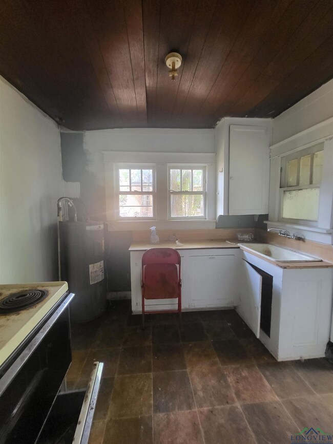 906 N 7th St, Longview, TX 75601 - photo 4