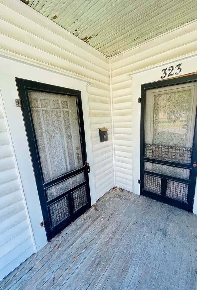 323 S Lee St, Fitzgerald, GA 31750 - photo 3