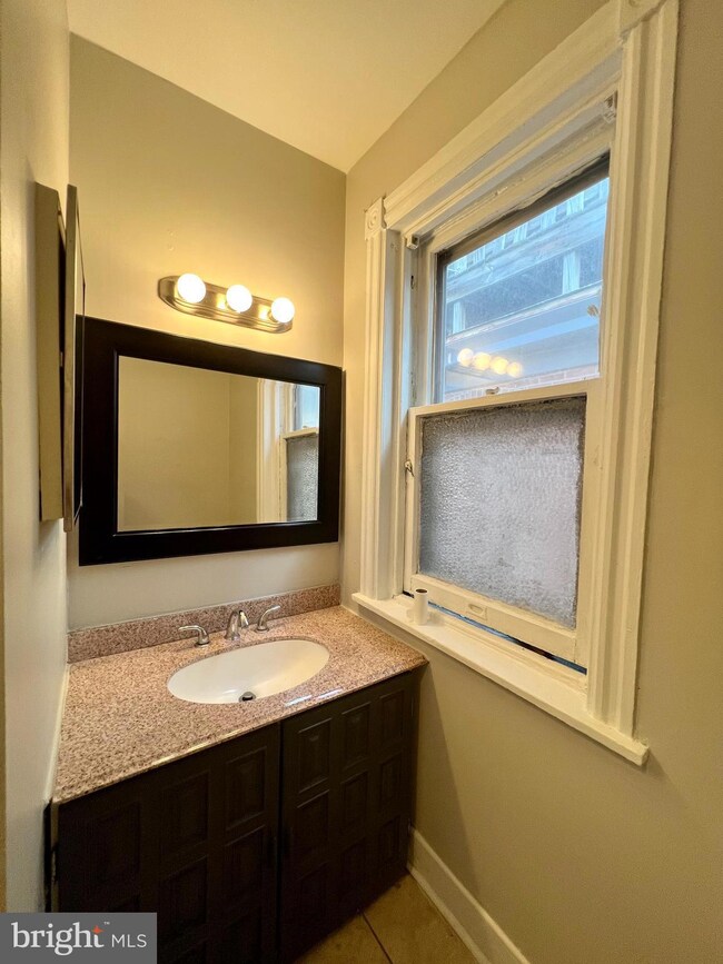 1323 N Dupont St unit B, Wilmington, DE 19806 - photo 5