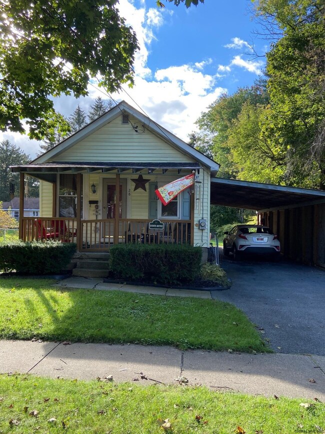 27 Everts Ave, Glens Falls, NY 12801 - photo 2