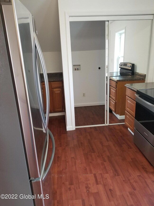 629 Hoosick Rd unit 2, Troy, NY 12180 - photo 2