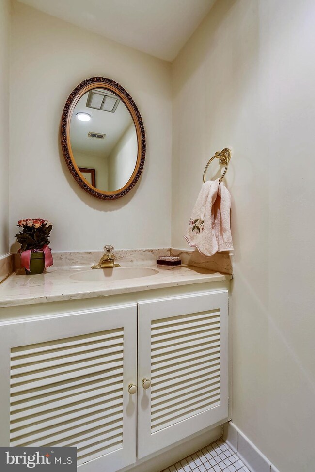 4970 Sentinel Dr, Bethesda, MD 20816 - photo 5