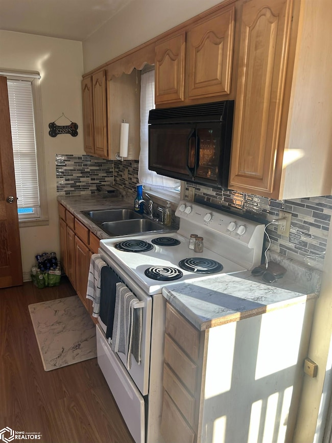 1004 4th Ave E, Oskaloosa, IA 52577 - photo 4