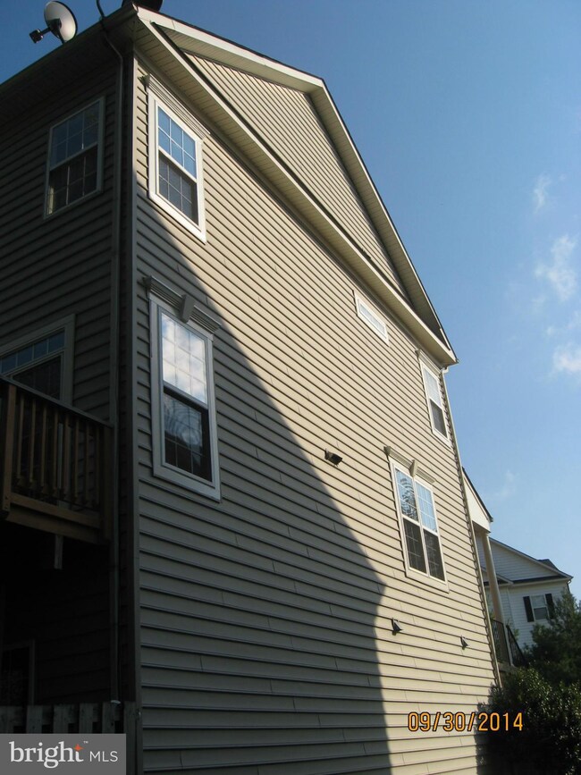 12652 Heron Ridge Dr, Fairfax, VA 22030 - photo 2