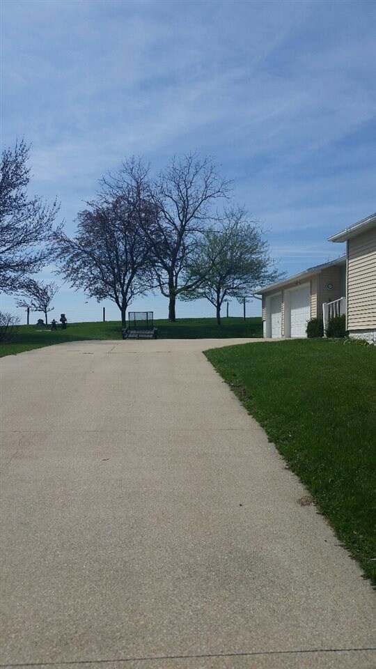 119 W Franklin St, West Union, IA 52175 - photo 2