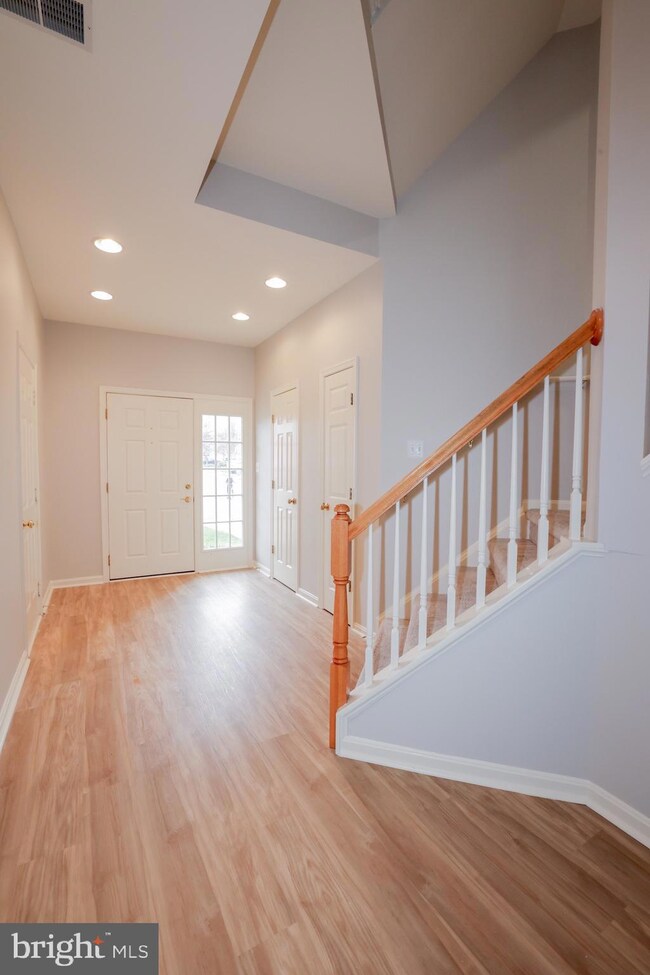 46789 Keswick Square, Sterling, VA 20165 - photo 2