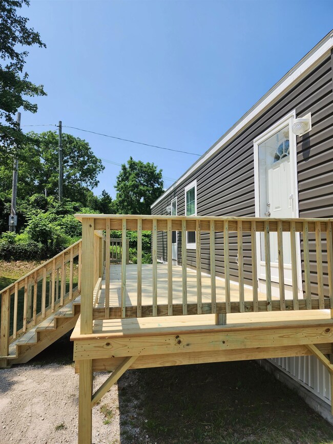 65 Leavitt Rd unit 13, Pittsfield, NH 03263 - photo 3