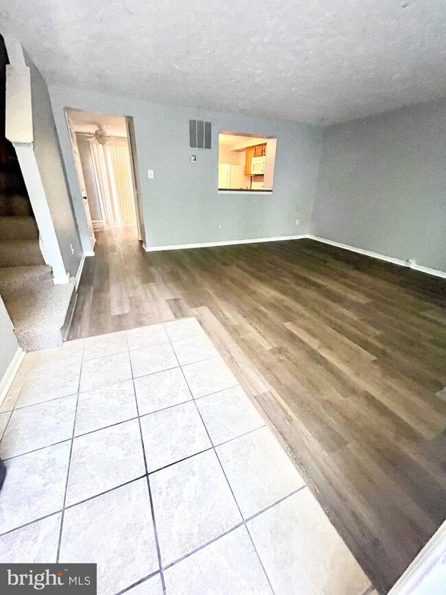 15018 Oak Crest Ct, Dumfries, VA 22025 - photo 4