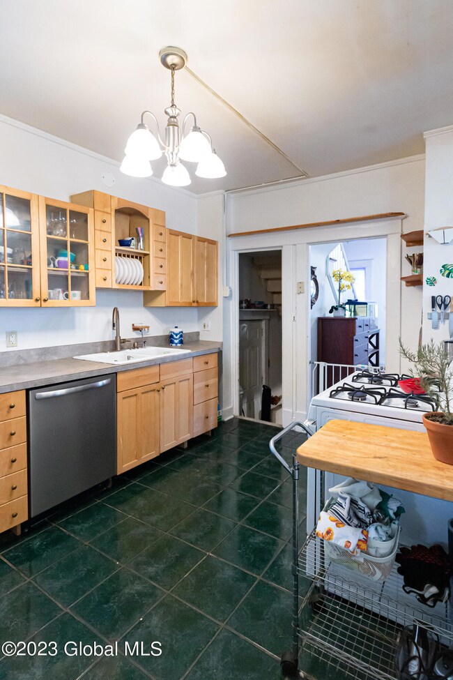 17 Marshall St, Albany, NY 12209 - photo 6