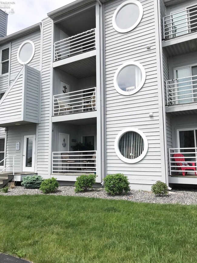 158 Clinton Reef Dr unit 158, Port Clinton, OH 43452 - photo 4