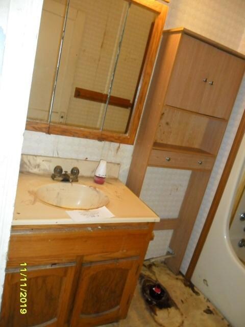 bathsincMirror - Copy