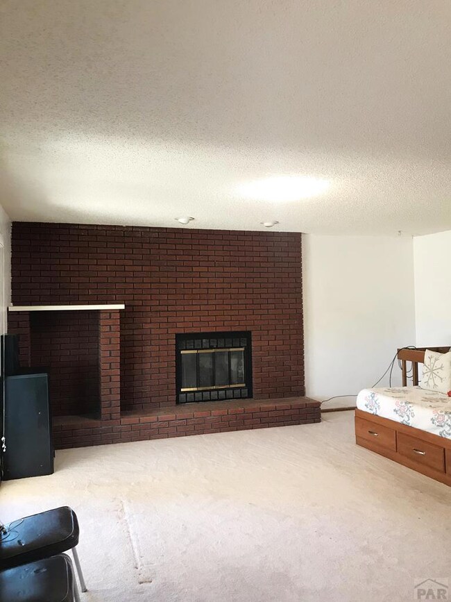 Gas Log Fireplace in Fam. Room